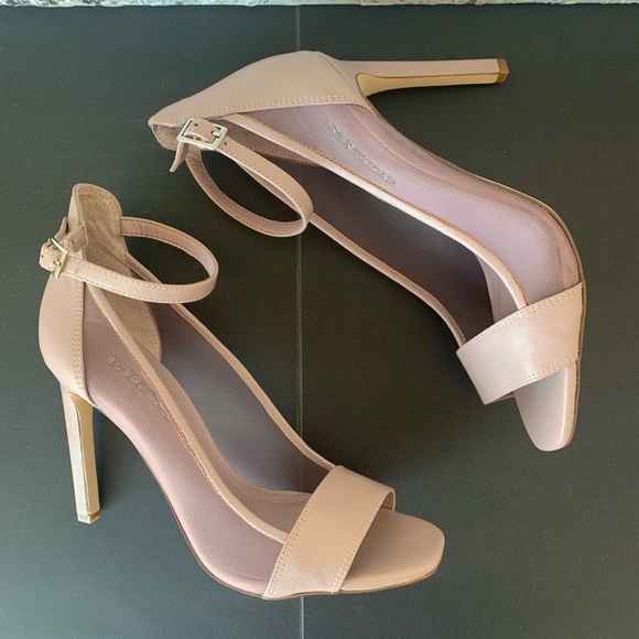 BCBGeneration- Natalee Mesh Pump Lavendar size 8 - Picture 2 of 8